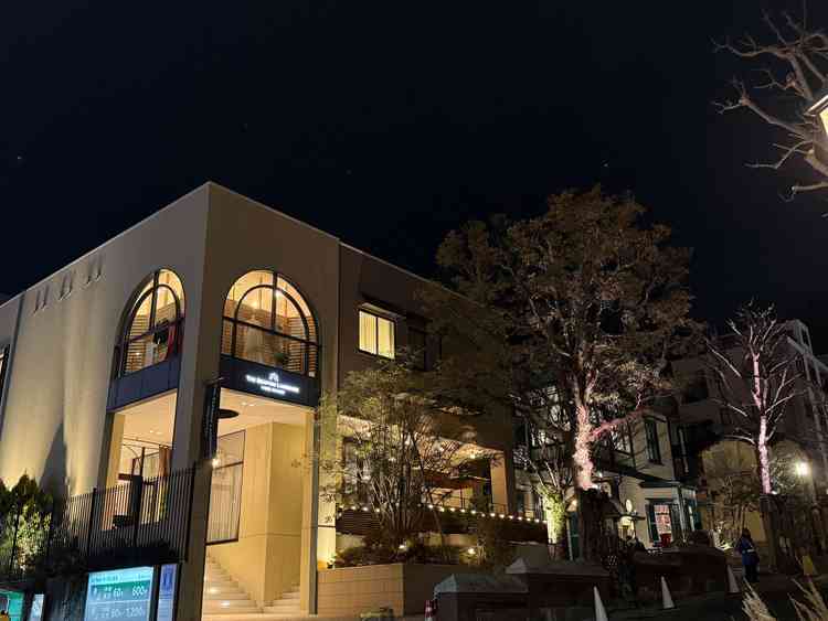 式場の外観です。神戸といえば、という通りに面しています。異人館の有名なコーヒーショップのお隣です。