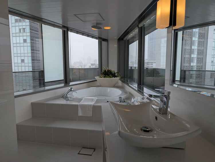 スイートルームのジャグジー