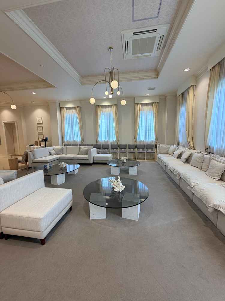 ゲストの待合室が広くゆったりしている。