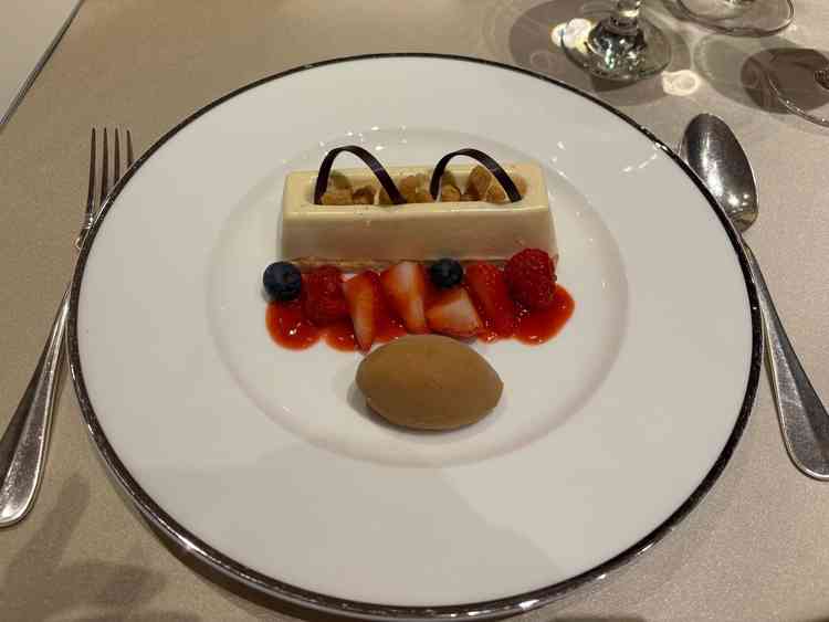 デザートの試食をいただきました。美味しかったです。