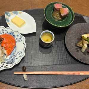 すべてお箸でいただけるようになっていて、ゲストも嬉しいと思います。お出汁が非常に美味しかったです。