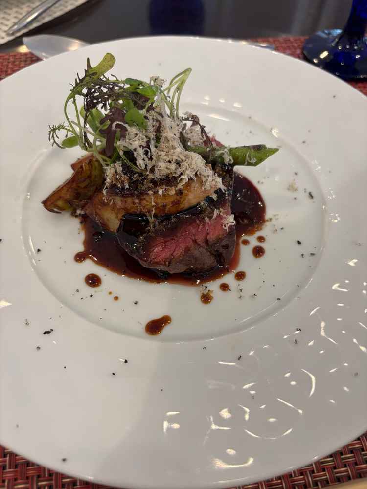 メインの牛フィレ肉。