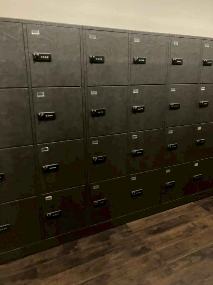 式場には珍しい個人ロッカー。大人数の挙式でもクロークが混まないようにしているらしい