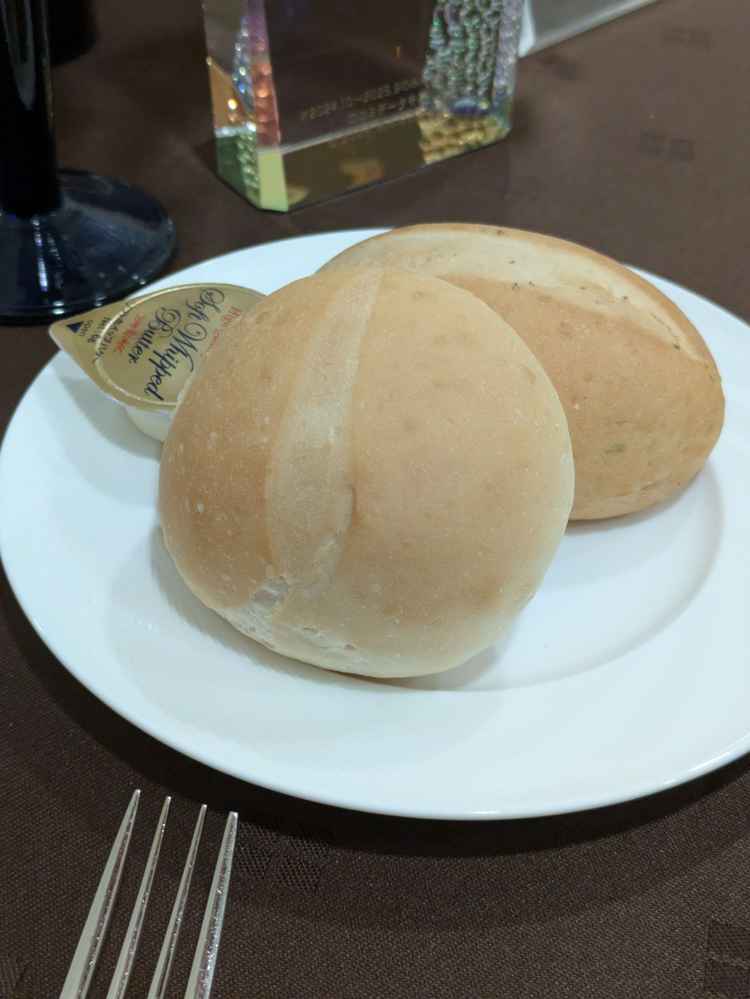 パンが2種類あり、両方とも味が異なっており楽しめました。