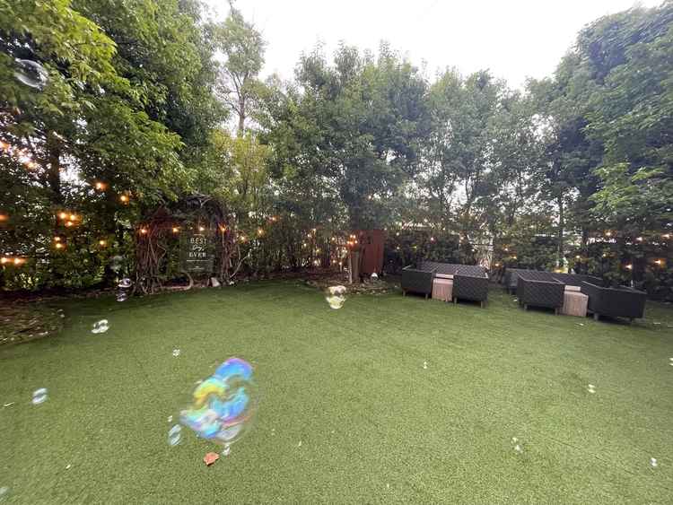 このガーデンでビュッフェができるのでゲストに楽しんでもらえそうです。