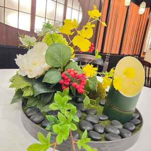 テーブルコーディネートのお花。和の雰囲気が会場に合ってました。