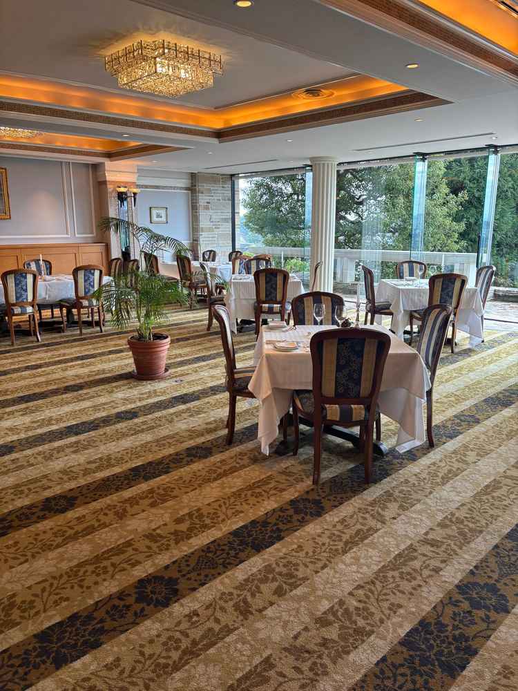 式場の様子。レストランウェディングらしい、導線に配慮された作り。