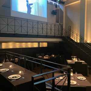 披露宴会場1つ目です、シックな感じがよい