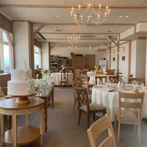 木目調の披露宴会場