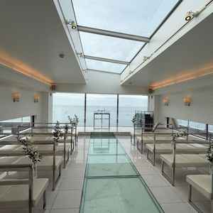 砂のバージンロードが可愛く、海も見えてよかった。