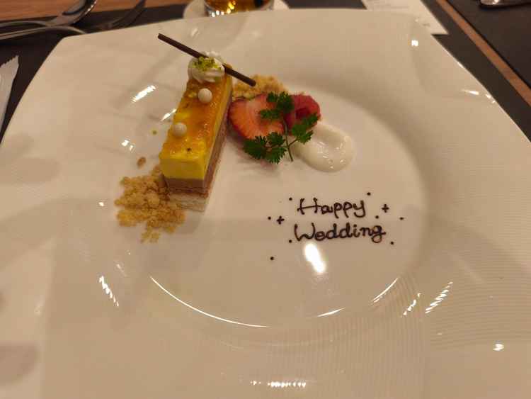 デザートは、フルーティなケーキで程よい甘さでいくらでも食べられる美味しさだった。