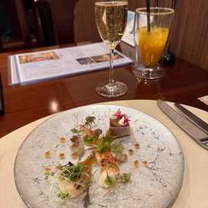 オマール海老など前菜