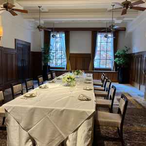 家族婚を考えている場合は最大30名の披露宴会場も利用できる。