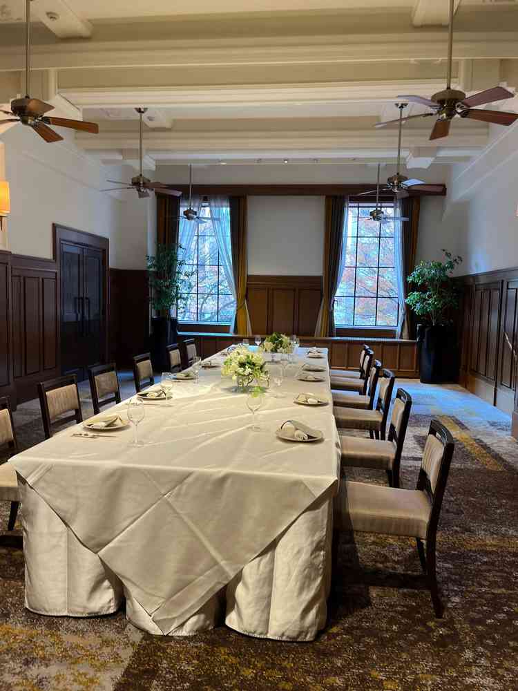 家族婚を考えている場合は最大30名の披露宴会場も利用できる。