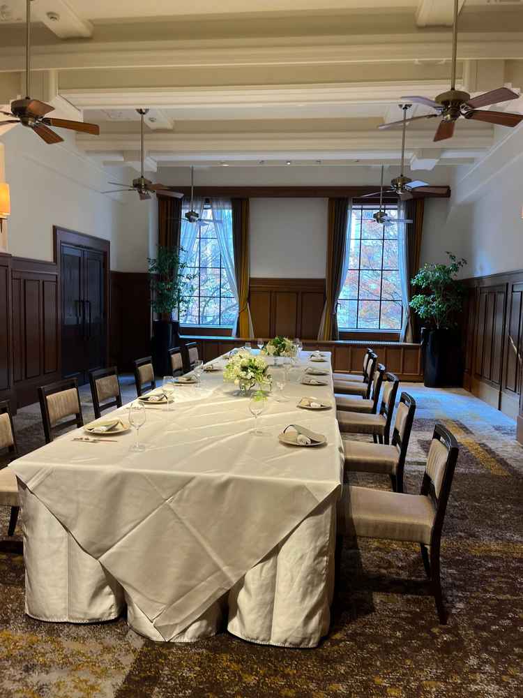 家族婚を考えている場合は最大30名の披露宴会場も利用できる。