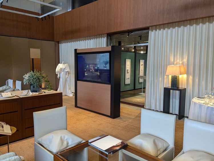 ②お話を聞く席①。美術品等も置いてあり、会場の雰囲気が想像できました。