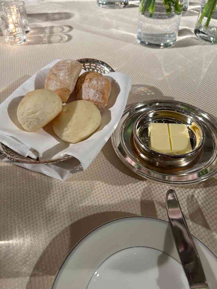 コースの試食もさせていただいたのですが、フィレステーキはもちろん、パンもとてもおいしくて驚きました。