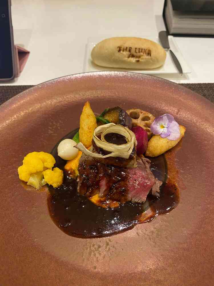 お料理の美味しさに驚きました。またシェフの方からもご挨拶がありお料理への安心感が深まりました。