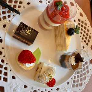 デザートビッフェを意識したプレートを試食しました。全て美味しく、また選ぶ楽しさが素敵だと感じました。