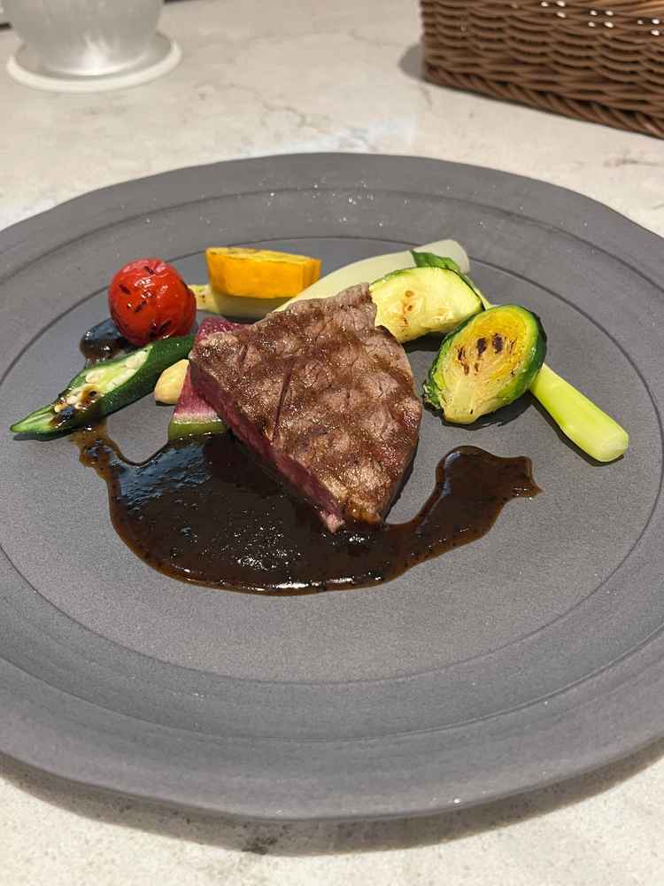 試食で牛フィレをいただきました。ソースがトリュフと赤ワイン使用で美味しかったです。