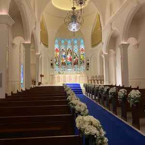 チャペルは天井が高く、自然光がきれいに入ってとても厳かな雰囲気でした。