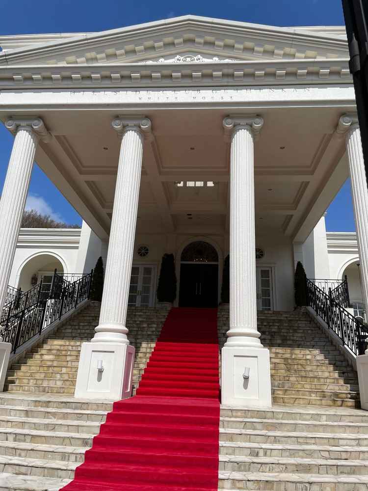 ホワイトハウスという会場の人気スポット、大階段