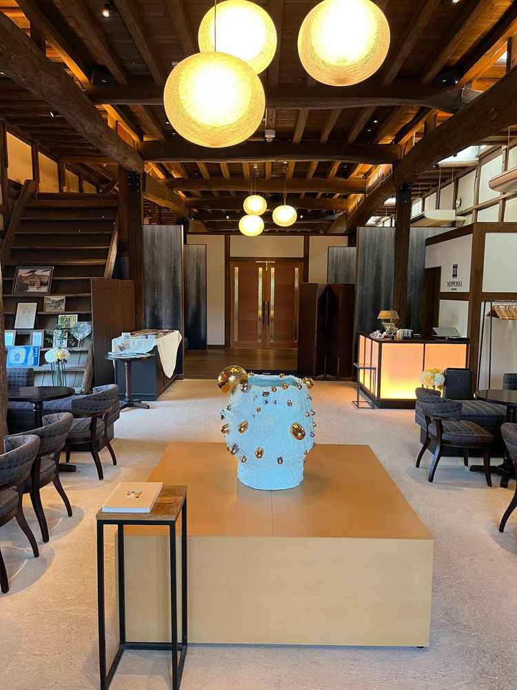 歴史の感じるフロア　150年の蔵　左側の階段のところには写真などを飾れるみたいでした！