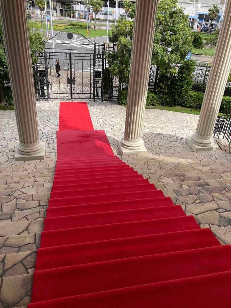 写真映えしそうな綺麗な大階段でした。