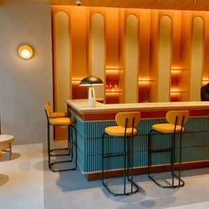 待合室カウンター　どんな装飾をしても合いそう