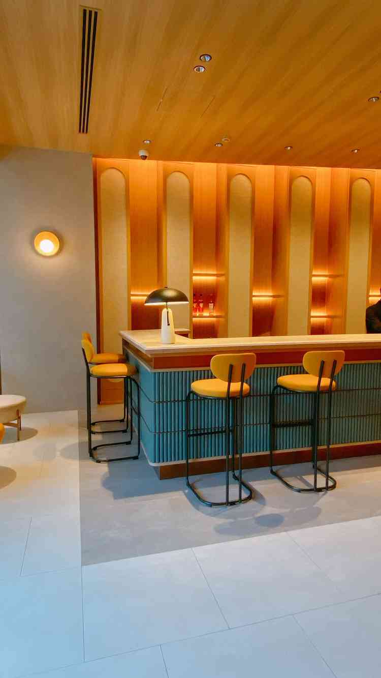 待合室カウンター　どんな装飾をしても合いそう