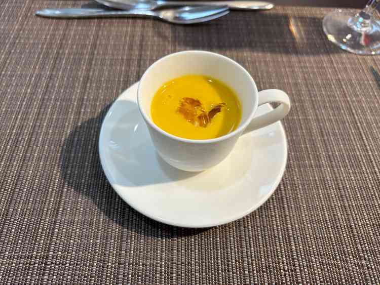 ご試食のスープです。フカヒレのジェルが冷製のかぼちゃスープとよく合いました。