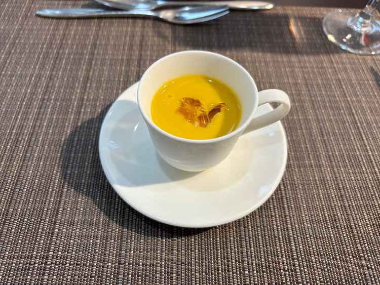 ご試食のスープです。フカヒレのジェルが冷製のかぼちゃスープとよく合いました。