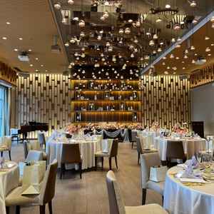 式場の1つ。華やかさがありつつ、落ち着いた雰囲気でした。