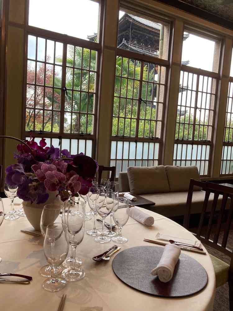 五十の塔がこんな近くで見れる式場はないので、すごい！とインパクトがありました。