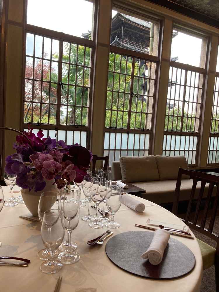 五十の塔がこんな近くで見れる式場はないので、すごい！とインパクトがありました。