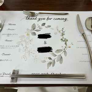 試食時のペーパーランチマットに新郎新婦の名前が記載してあり、おもてなし精神を感じた。