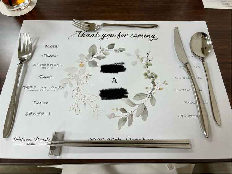 試食時のペーパーランチマットに新郎新婦の名前が記載してあり、おもてなし精神を感じた。
