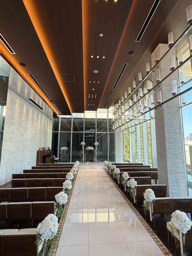 シンプルだがデザイン性のあるチャペル