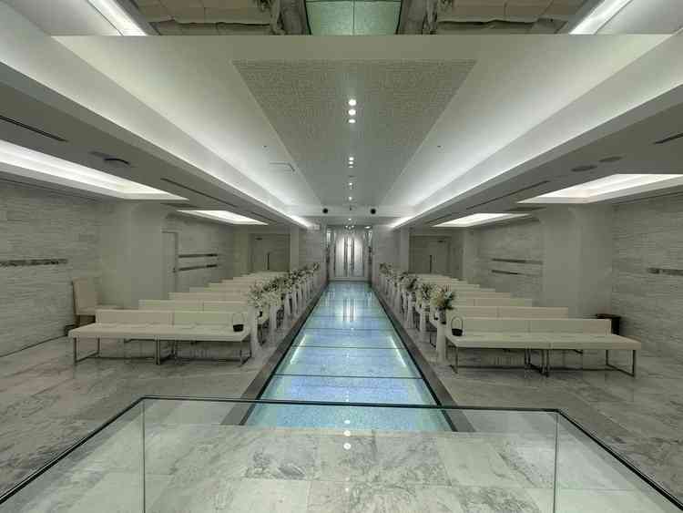 チャペルの雰囲気（新郎新婦側から）