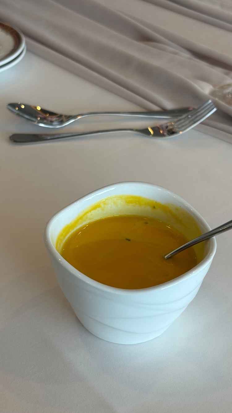 スープの器が深くてとても食べにくかった