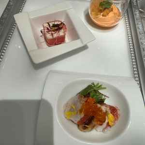 お料理がの前菜は50種類から数種類選べると聞き楽しみだなぁと思いました。