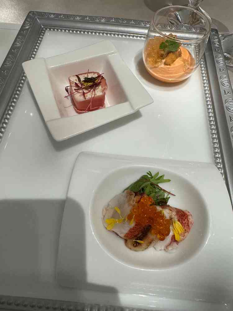 お料理がの前菜は50種類から数種類選べると聞き楽しみだなぁと思いました。