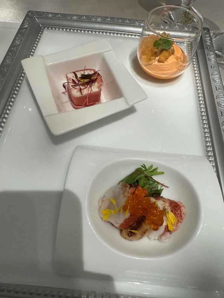 お料理がの前菜は50種類から数種類選べると聞き楽しみだなぁと思いました。