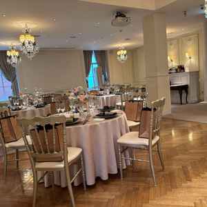 披露宴会場、クラシカルな雰囲気でこちらもとても写真映えします