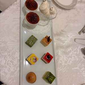 お料理デザートの一部クリームビュルレが想像以上に美味しかったです。