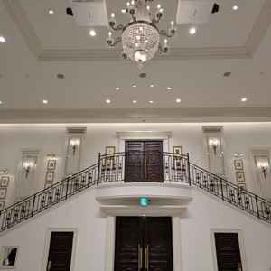 披露宴会場の階段。センターから入場でき、特別感がある。