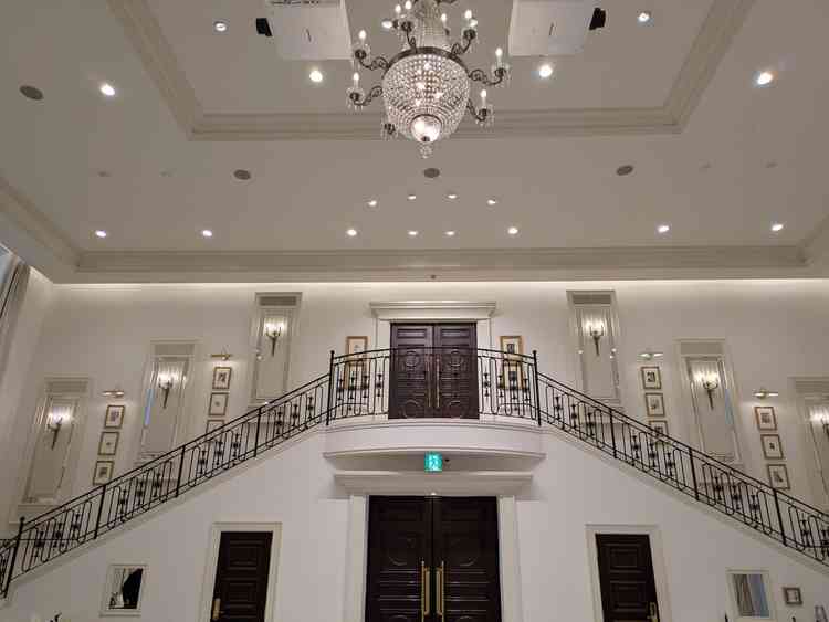 披露宴会場の階段。センターから入場でき、特別感がある。