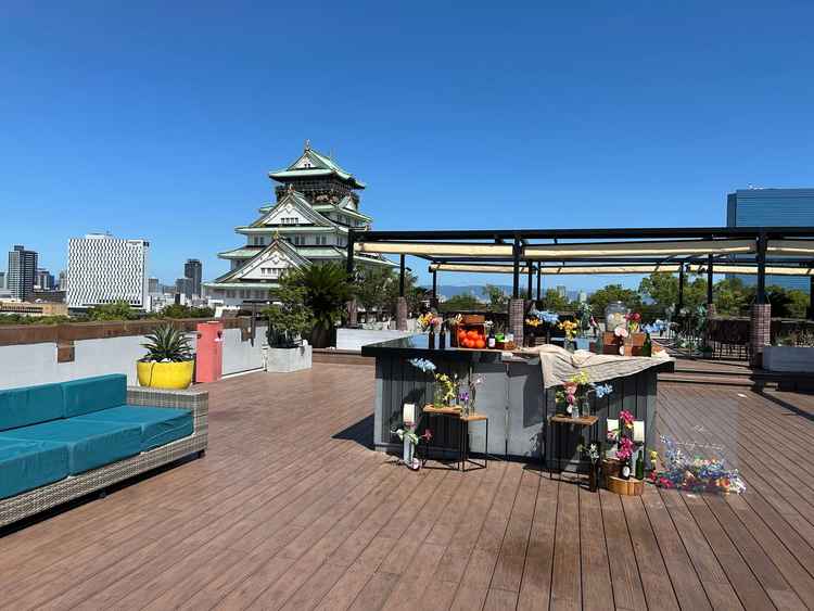 屋上から見える大阪城の眺めは圧巻です。