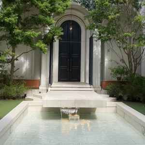 ビクトリアハウスの中庭の写真です。