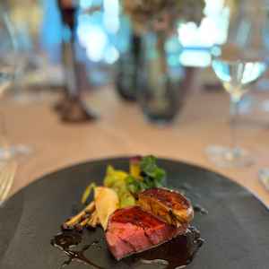 試食で出していただきました。ロッシーニ風のメインです。